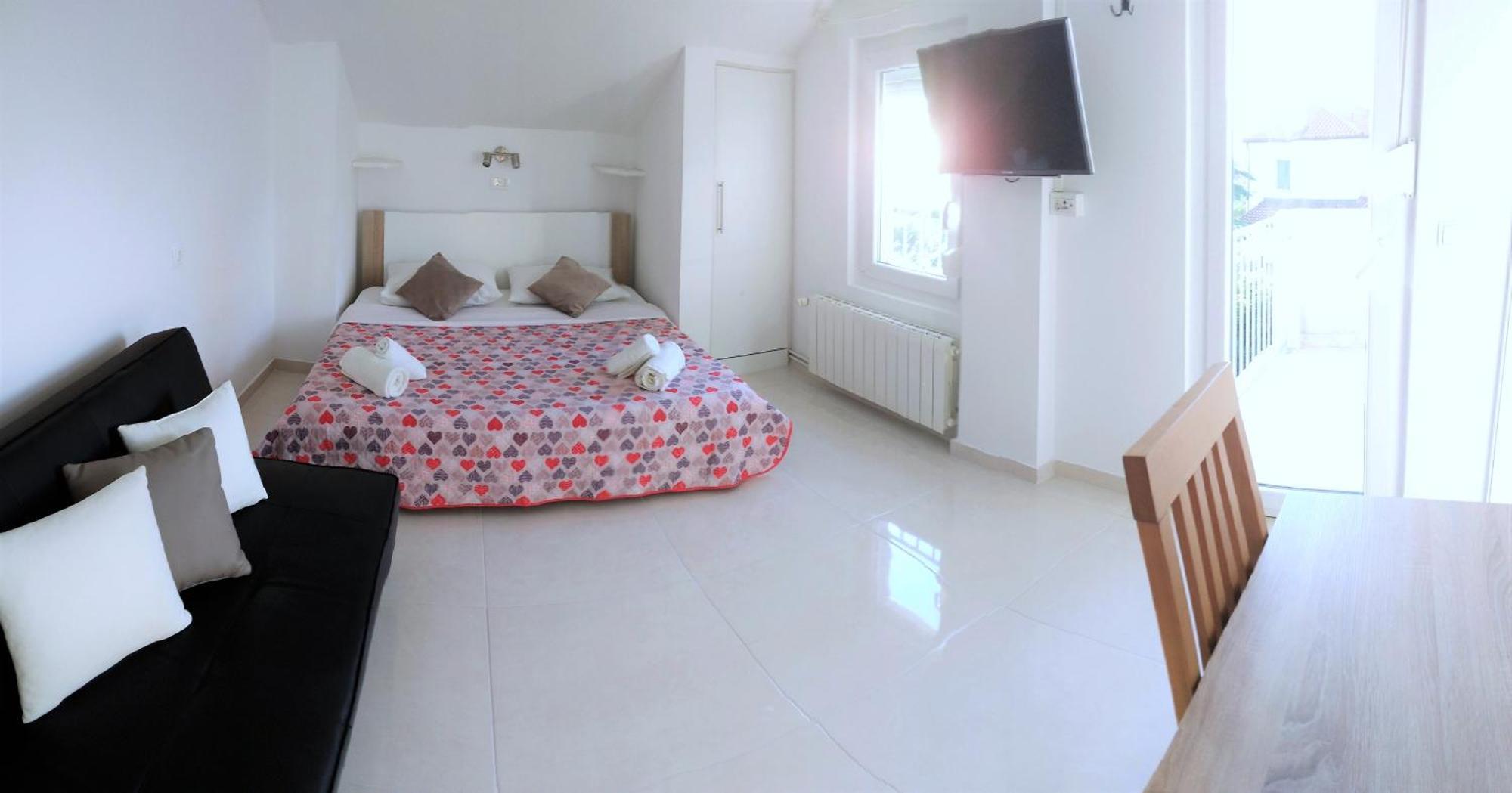 Guesthouse Cecilia 2 Малинска Экстерьер фото