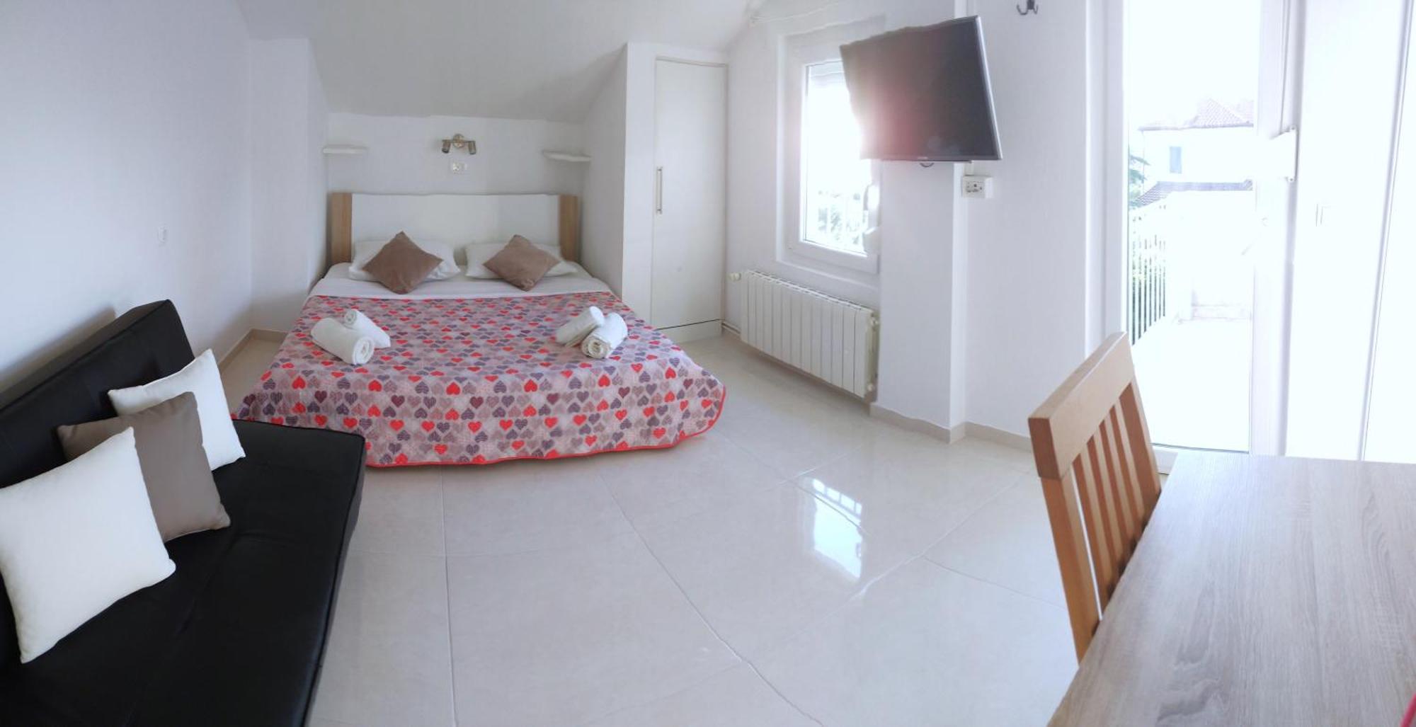 Guesthouse Cecilia 2 Малинска Экстерьер фото