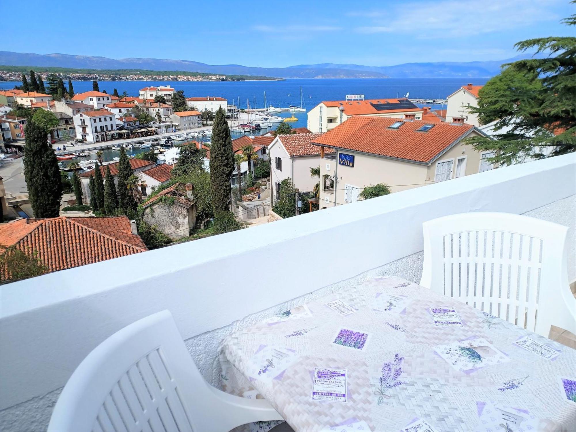 Guesthouse Cecilia 2 Малинска Экстерьер фото