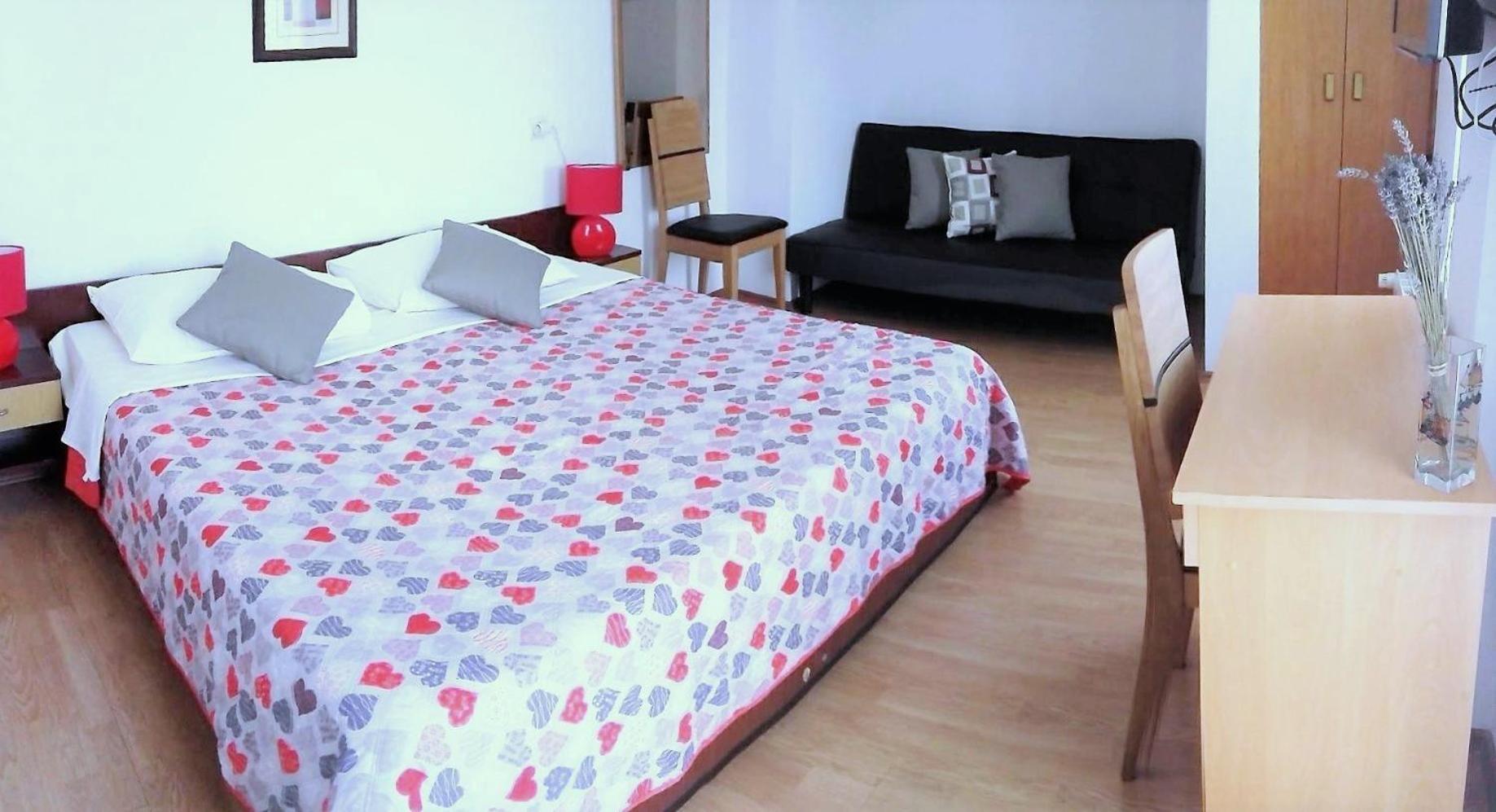 Guesthouse Cecilia 2 Малинска Экстерьер фото