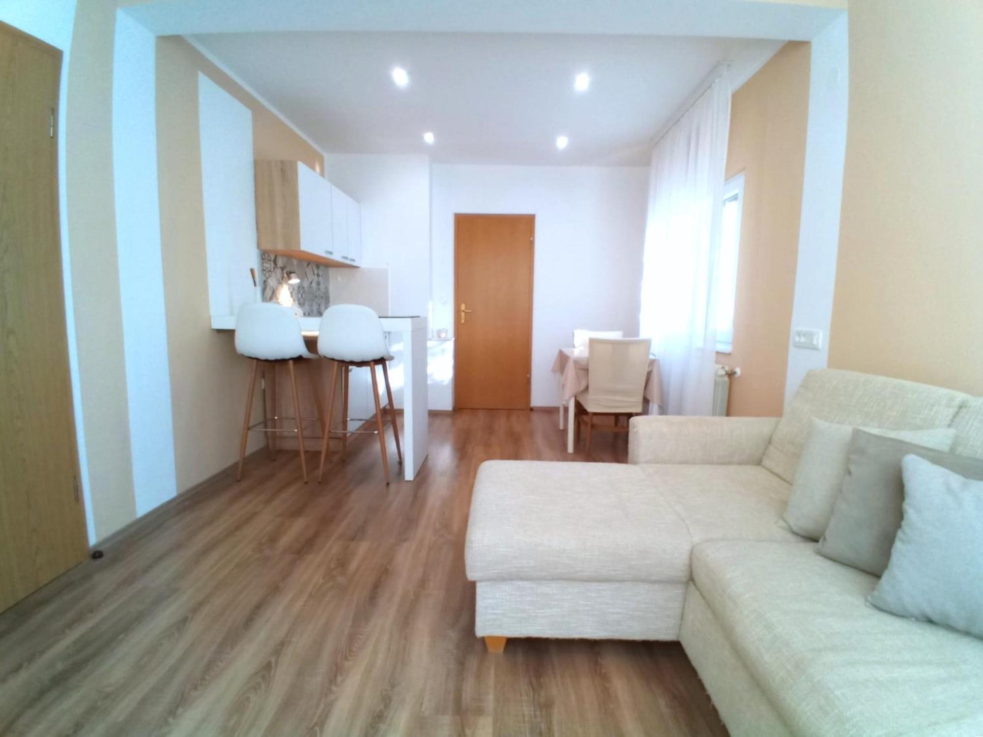 Guesthouse Cecilia 2 Малинска Экстерьер фото