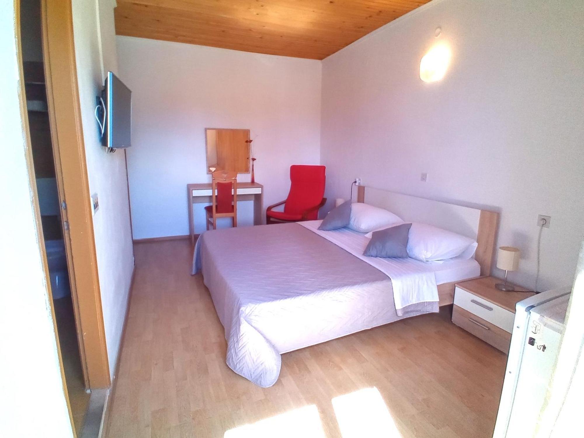 Guesthouse Cecilia 2 Малинска Экстерьер фото