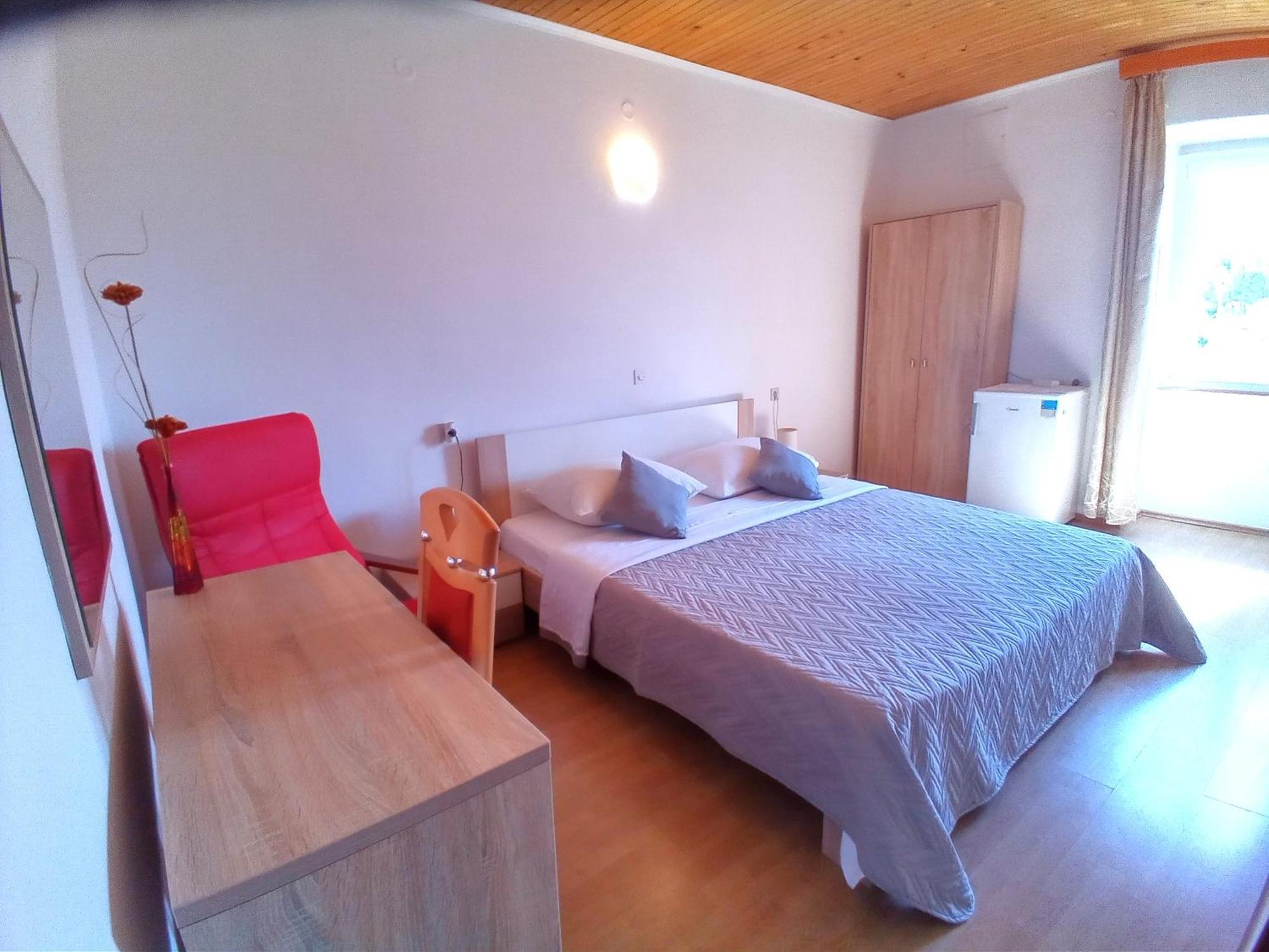 Guesthouse Cecilia 2 Малинска Экстерьер фото