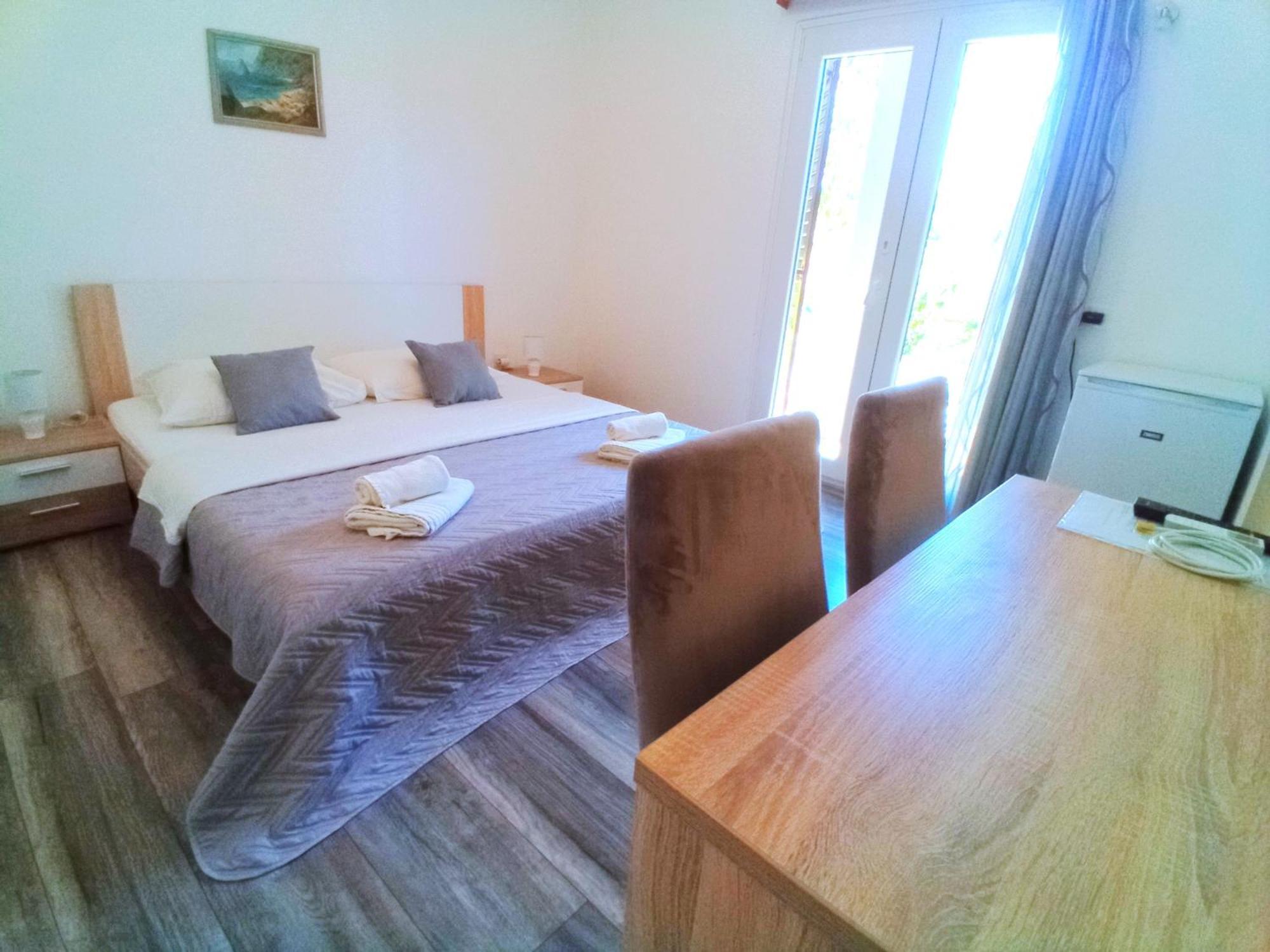 Guesthouse Cecilia 2 Малинска Экстерьер фото