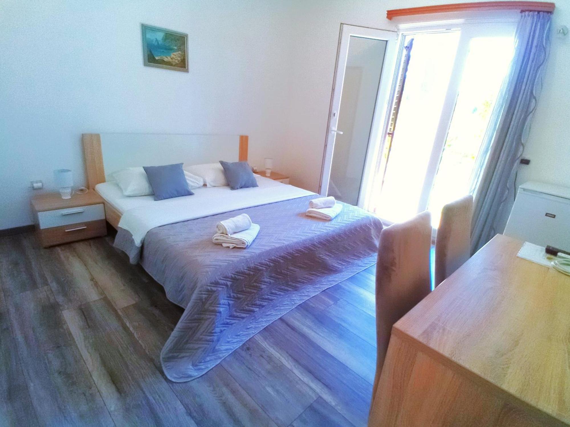 Guesthouse Cecilia 2 Малинска Экстерьер фото